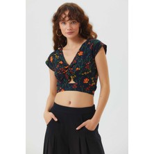Clandestino Desenli Sırt Detaylı Bağlamalı Crop Bluz