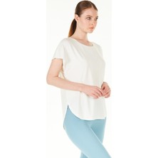 Chandraswear Beyaz Yırtmaç Detaylı Rahat Kalıp Modal T-Shirt - Dora