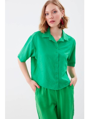 Vitrin Önden Düğmeli Kısa Kol Gömlek