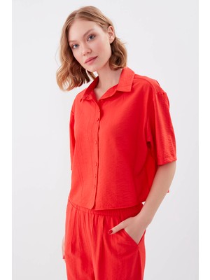 Vitrin Önden Düğmeli Kısa Kol Gömlek