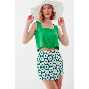Çiçek Desenli Önü Düğmeli Şort Etek