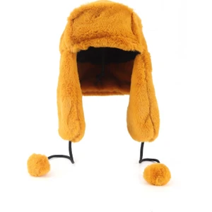 Hardal Renk Suni Kürk Ponponlu, Kulaklı Peluş Şapka – Sonbahar ve Kışa Uygun Sıcak ve Şık Tasarım