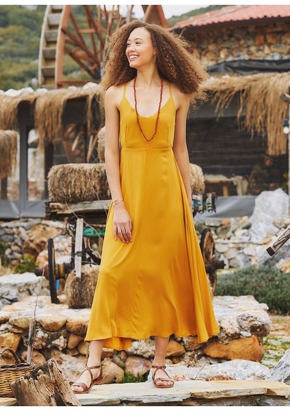 Sırt Detaylı Düz Renk Şık Elbise