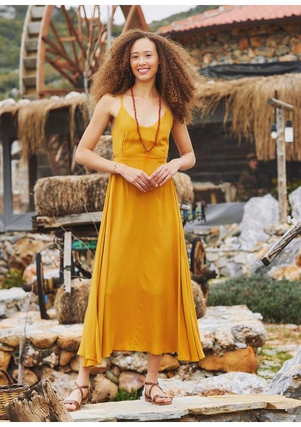 Sırt Detaylı Düz Renk Şık Elbise fiyatları