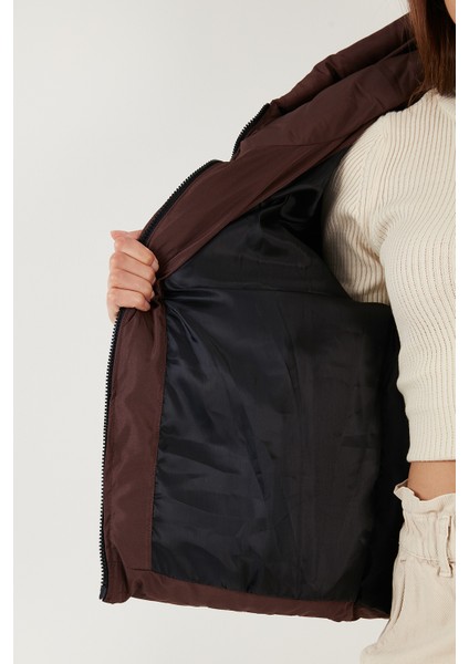 Cepli Kapüşonlu Regular Fit Şişme Mont Bayan Mont 640Y002 fırsatları