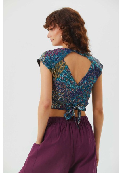 Desenli Sırt Detaylı Bağlamalı Crop Bluz fırsatları