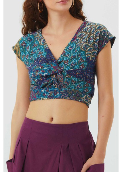 Desenli Sırt Detaylı Bağlamalı Crop Bluz indirimleri