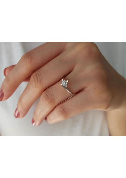 0,50 Karat Tektaş Görünümlü Pırlanta Yüzük 0417R0287 fırsatları