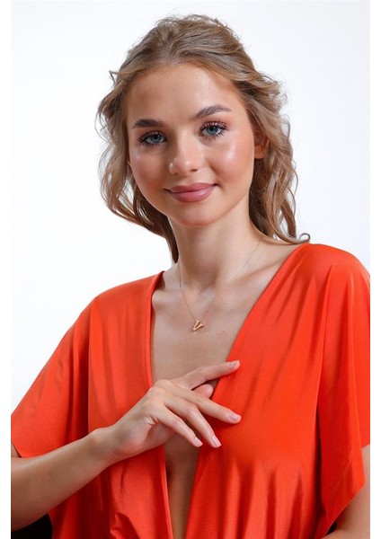 Altın Füzyon V Harfi Kolye fırsatları