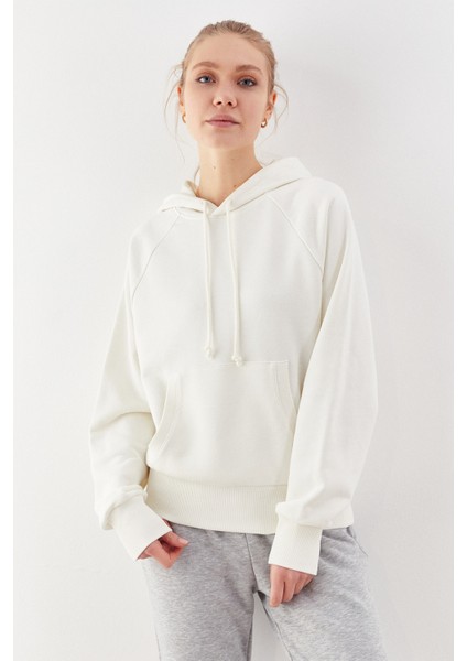 Basic Kanguru Cepli Kapüşonlu Sweatshirt Ekru