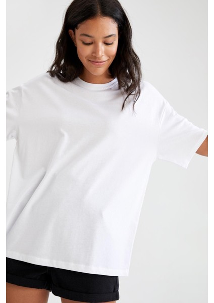 Regular Beyaz Bisiklet Yaka T-Shirt fırsatları