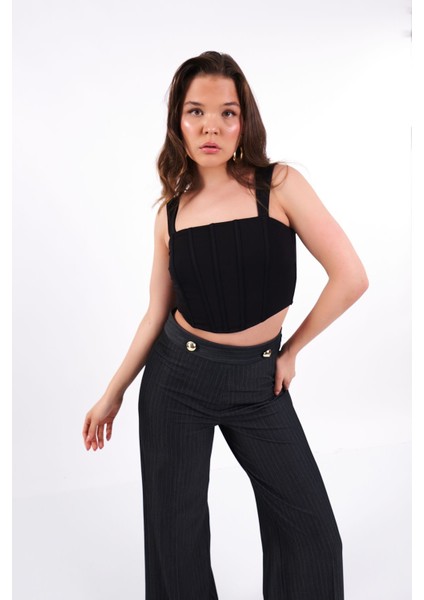 Siyah Asimetrik Baretli Crop Bluz fırsatları