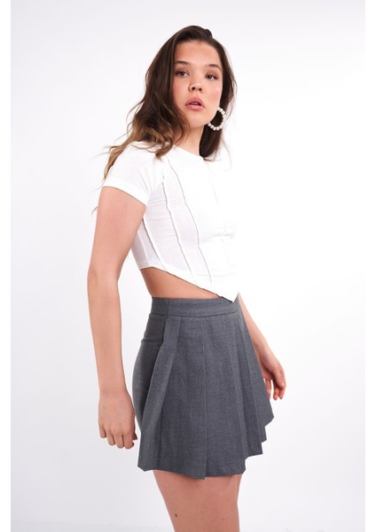 Beyaz Asimetrik Baretli Crop Tshirt modelleri