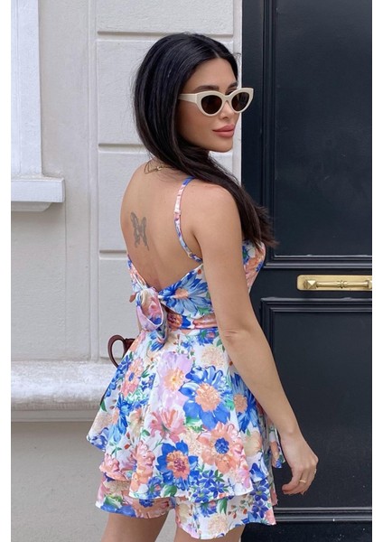 Çiçekli Cut Out Detaylı Şortlu Elbise