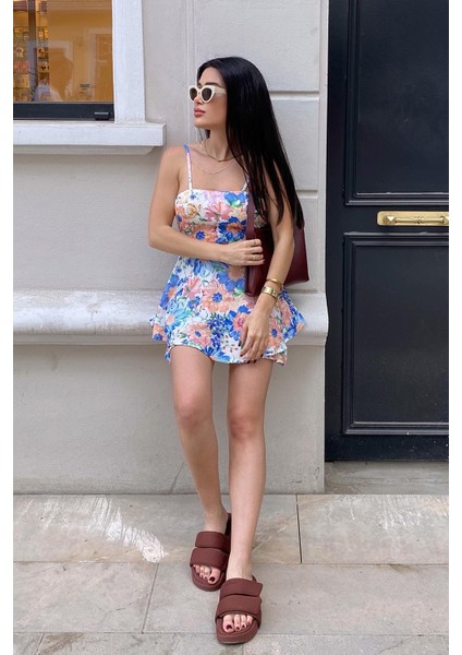 Çiçekli Cut Out Detaylı Şortlu Elbise