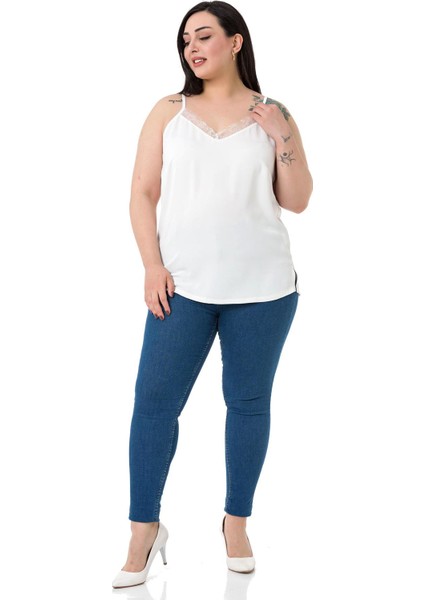 Büyük Beden Yakası Dantelli Ayarlanabilir Ince Askılı Beyaz Bluz fiyatları