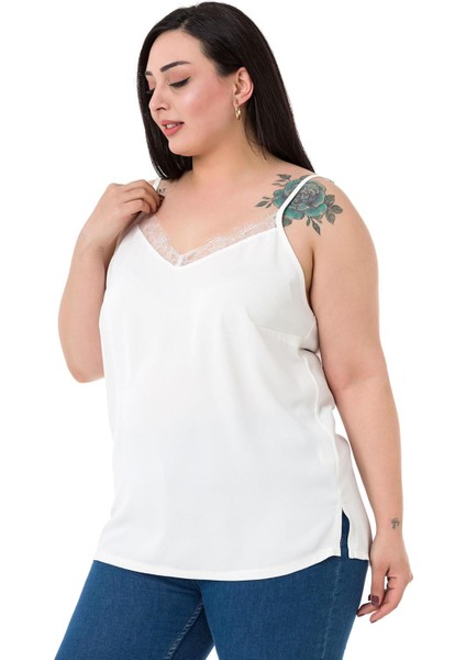 Büyük Beden Yakası Dantelli Ayarlanabilir Ince Askılı Beyaz Bluz fırsatları