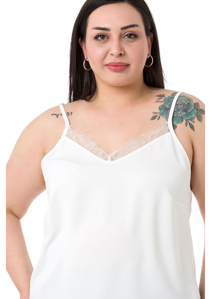 Büyük Beden Yakası Dantelli Ayarlanabilir Ince Askılı Beyaz Bluz indirimleri