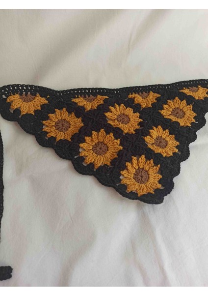 Ayçiçek Motifli Örgü Bandana fiyatları