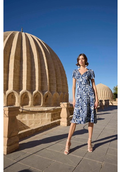 Yaprak Desenli Kısa Kollu Elbise fırsatları