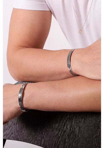 925 Ayar Zirkon Taşı Süslemeli Motifli Kelepçe Bileklik - Silver fiyatları