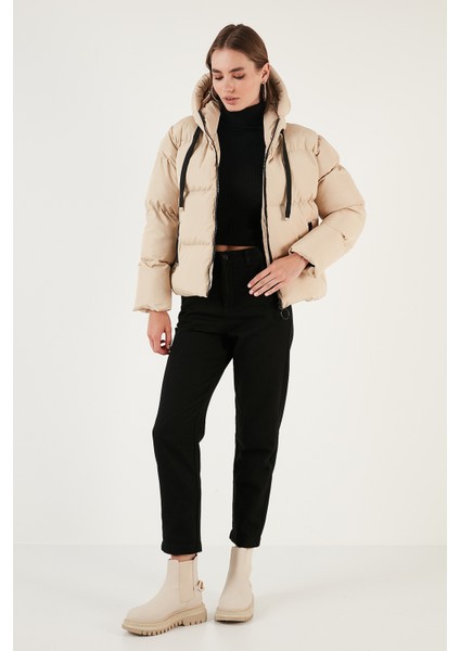 Cepli Kapüşonlu Regular Fit Şişme Mont Bayan Mont 640Y002 fırsatları