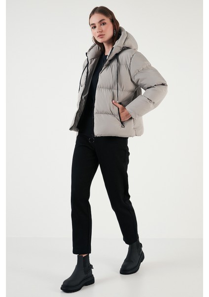 Cepli Kapüşonlu Regular Fit Şişme Mont Bayan Mont 640Y002