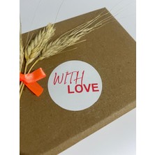 Butik Sosyetik With Love Kırmızı Yazılı Beyaz Yuvarlak Yapışkanlı Etiket 3 x 3 cm 150 Adet
