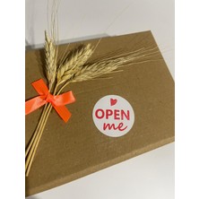 Butik Sosyetik Open Me Kalpli Kırmızı Yazı Yuvarlak Yapışkanlı Etiket 4 x 4 cm 120 Adet