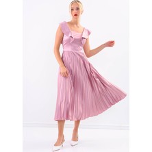 Vitrin Kolu Fırfırlı Eteği Pileli Saten Elbise