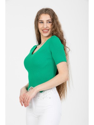 Paradice Kadın Beli Zincir ve Taş Detaylı Kısa Kol Crop Bluz Yeşil