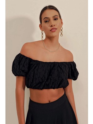 Hazelin Kadın Siyah Carmen Yaka Bel Büzgülü Fistolu Straplez Bluz HZL23S-BD104811