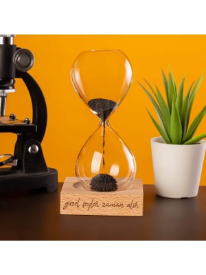 Hediyesahibi Kişiye Özel Ahşap Kaideli Manyetik Kum Saati