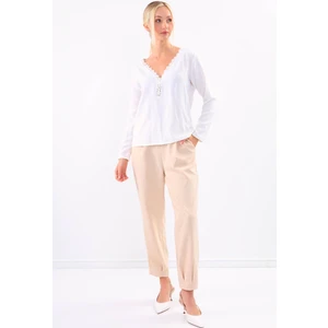 Yakası Güpürlü Önü Düğmeli Bluz