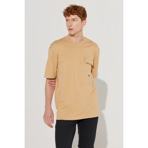 Altınyıldız Classics Erkek Camel Oversize Fit Geniş Kesim Bisiklet Yaka %100 Pamuk Cepli Tişört