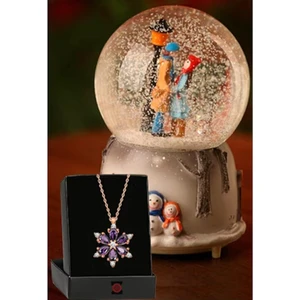 Romantik Aşıklar Orta Boy Işıklı Müzikli Kar Küresi ve Lotus Çiçeği Kolye