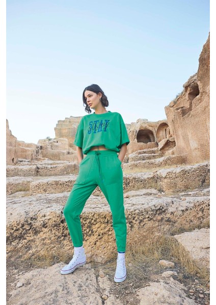 Kısa Kollu "stay Strong" Crop Eşofman Takımı fiyatları