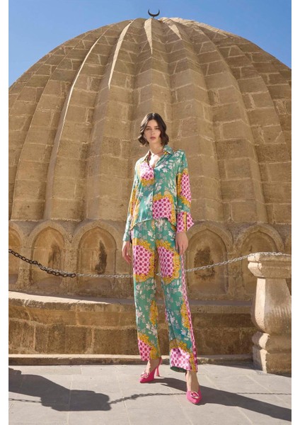 Çiçek ve Yaprak Desenli Pijama Takımı