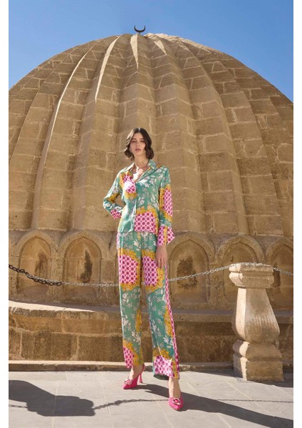 Çiçek ve Yaprak Desenli Pijama Takımı