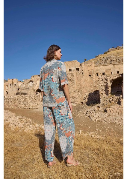 Etnik Desenli Gömlek Yakalı Önü Düğmeli Pijama Takımı fırsatları
