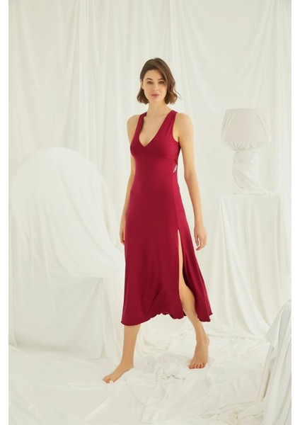 Kadın Kırmızı Göğüs ve Sırt Dekoteli Brode Dantelli Yırtmaçlı Gecelik 18482 fiyatları