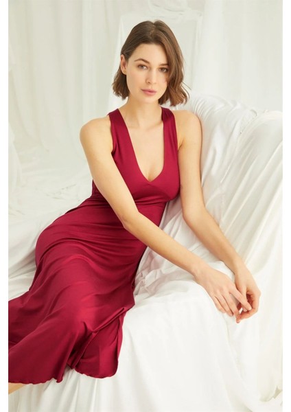 Kadın Kırmızı Göğüs ve Sırt Dekoteli Brode Dantelli Yırtmaçlı Gecelik 18482 fırsatları