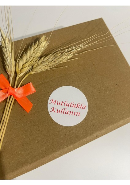 Mutlulukla Kullanın Kırmızı Yazı Yuvarlak Yapışkanlı Etiket 3 x 3 cm 150 Adet