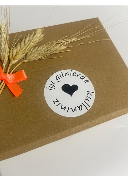Iyi Günlerde Kullanınız Siyah Yazılı Ortası Kalpli Yuvarlak Yapışkanlı Etiket 4 x 4 cm 120 Adet
