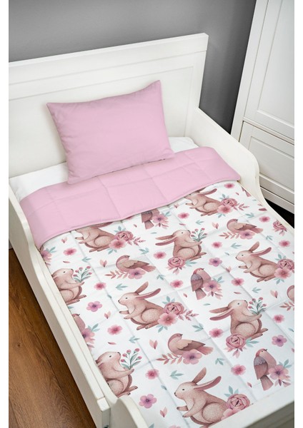 Montessori Yorgan Seti (95X195 Cm) - Iconic Serisi - Pembe Çelenkli Tavşan