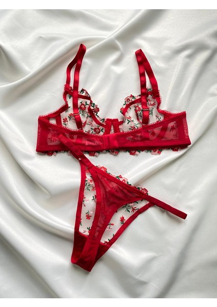 Kırmızı Çiçekli Brode Takım fırsatları