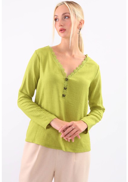 Yakası Güpürlü Önü Düğmeli Bluz fırsatları