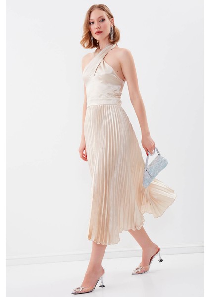 Sırt Dekolteli Boyundan Bağlamalı Piliseli Elbise fiyatları