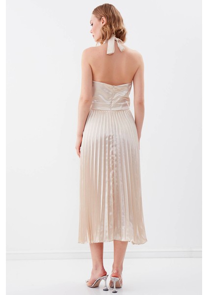 Sırt Dekolteli Boyundan Bağlamalı Piliseli Elbise fırsatları