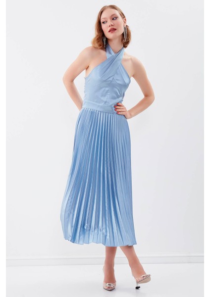 Sırt Dekolteli Boyundan Bağlamalı Piliseli Elbise modelleri